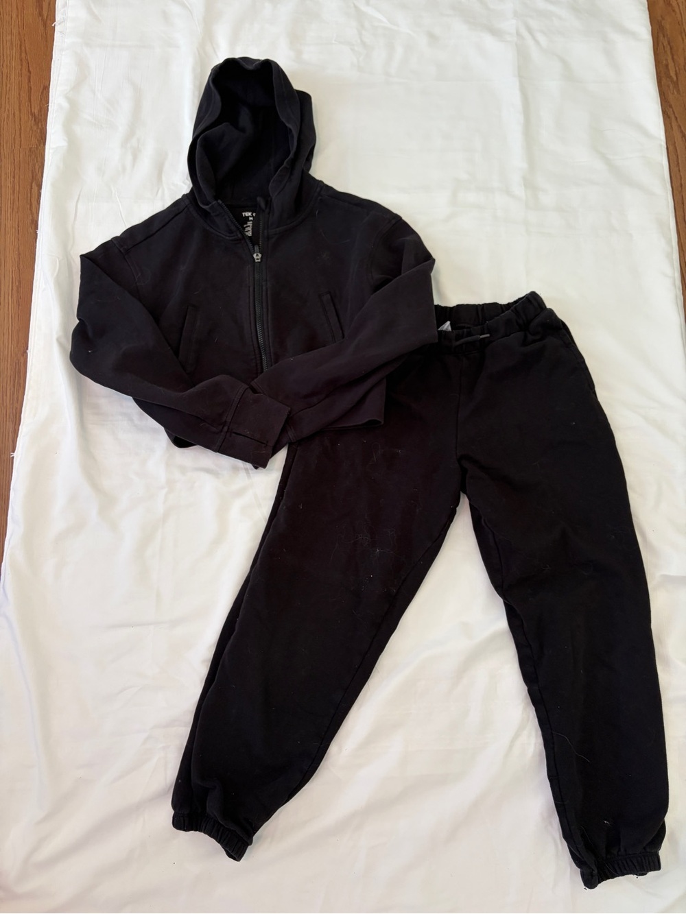 Girls Black Sweatshirt and Jogger Set, size M